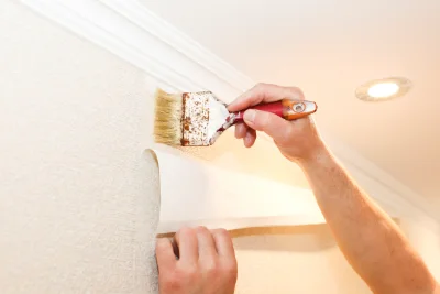Pose de papier peint à Pommera — revêtements muraux et toiles de verre
